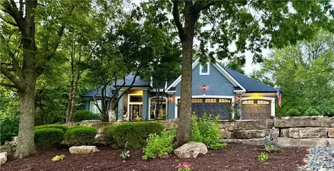 13810 Grove Ave, Bonner Springs, KS 66012