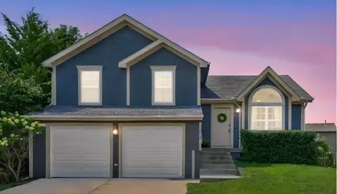10820 N Smalley Ct, Kansas City, MO 64157