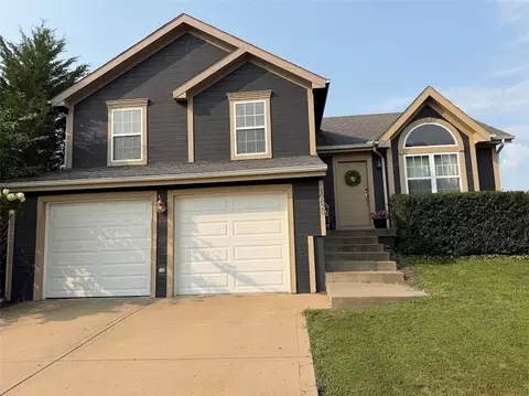 10820 N Smalley Ct, Kansas City, MO 64157