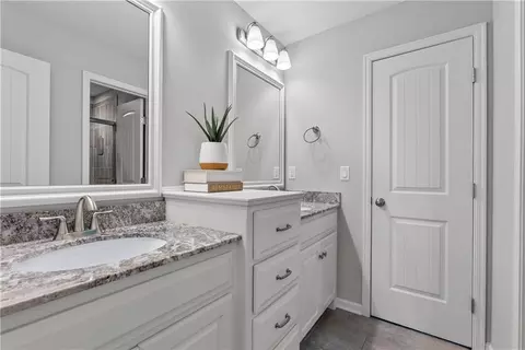 Bath - 2634 SW River Trail Rd, Lees Summit, MO 64082 photo 6 of 8