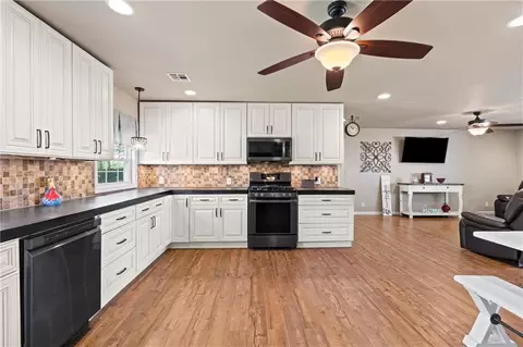 Kitchen - 3949 Cr 4000, Independence, KS 67301 photo 2 of 3