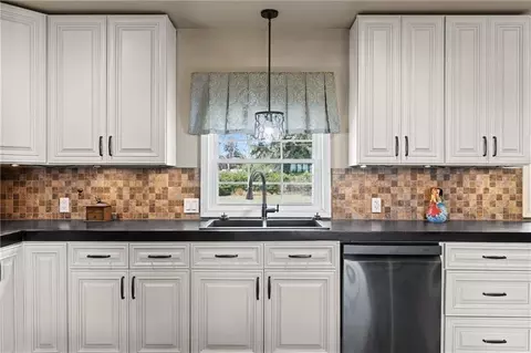 Kitchen - 3949 Cr 4000, Independence, KS 67301 photo 3 of 3