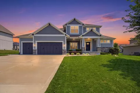 4333 SE Trotter Dr, Lees Summit, MO 64082