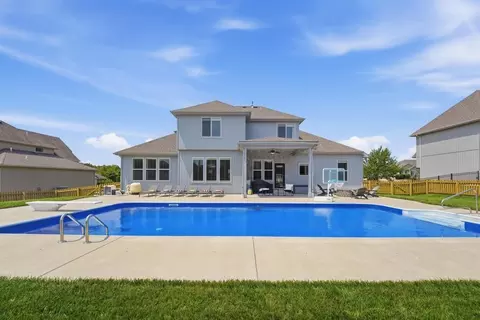 4333 SE Trotter Dr, Lees Summit, MO 64082
