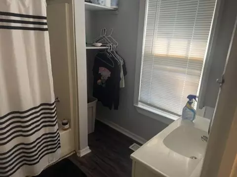 Bath - 10120 Golf Ave, Independence, MO 64053 photo 1 of 1