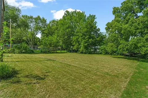 Exterior - 2009 Learnard Ave, Lawrence, KS 66046 photo 4 of 10