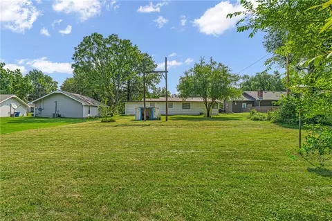 Exterior - 2009 Learnard Ave, Lawrence, KS 66046 photo 5 of 10