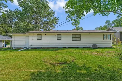 Exterior - 2009 Learnard Ave, Lawrence, KS 66046 photo 2 of 10