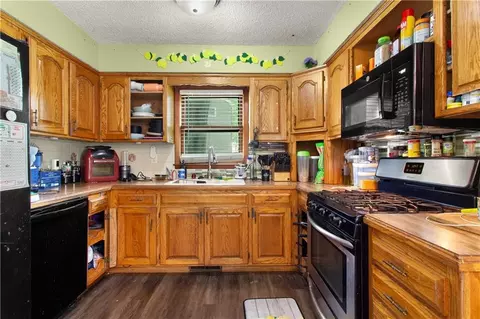 Kitchen - 16409 E 31st Ter, Independence, MO 64055 photo 2 of 2
