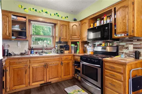 Kitchen - 16409 E 31st Ter, Independence, MO 64055 photo 1 of 2