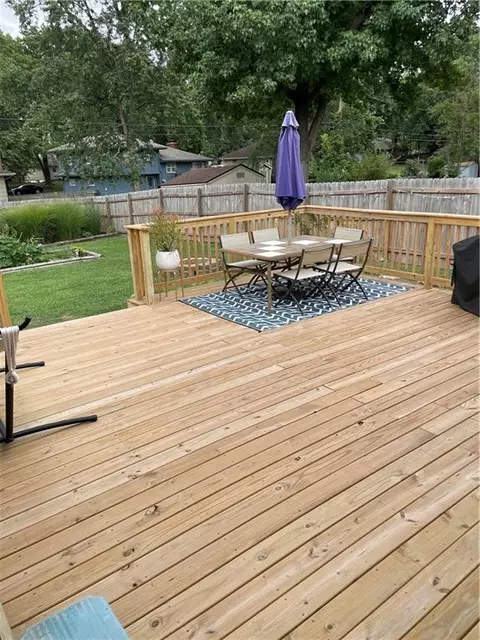1202 E Willow Dr, Olathe, KS 66061 photo 3