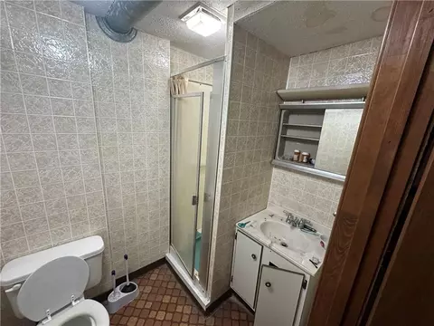 Bath - 2425 Olive St, Saint Joseph, MO 64507 photo 3 of 3