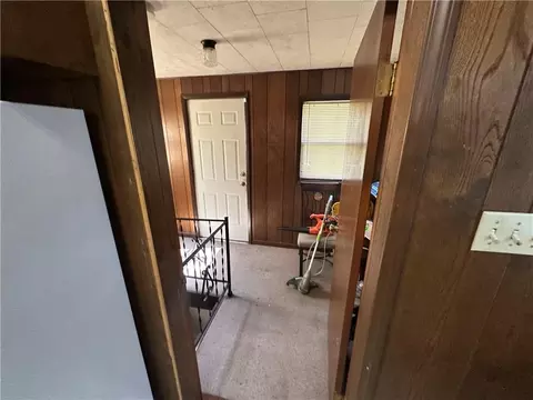 Entry Way - 2425 Olive St, Saint Joseph, MO 64507 photo 2 of 4
