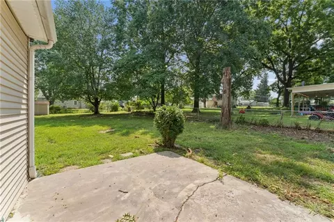 Exterior - 10517 E 25th Ter, Independence, MO 64052 photo 9 of 11