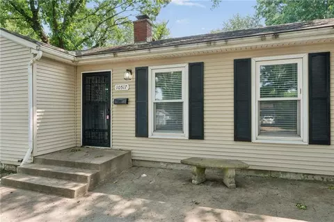 Exterior - 10517 E 25th Ter, Independence, MO 64052 photo 4 of 11