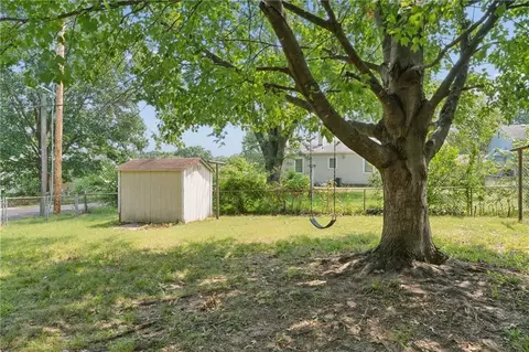 Exterior - 10517 E 25th Ter, Independence, MO 64052 photo 11 of 11