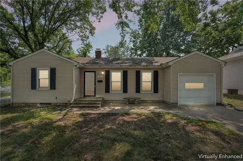 Exterior - 10517 E 25th Ter, Independence, MO 64052 photo 5 of 11