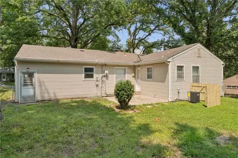 Exterior - 10517 E 25th Ter, Independence, MO 64052 photo 6 of 11