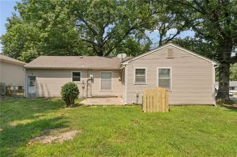 Exterior - 10517 E 25th Ter, Independence, MO 64052 photo 8 of 11