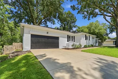 3706 W 96th St, Overland Park, KS 66206