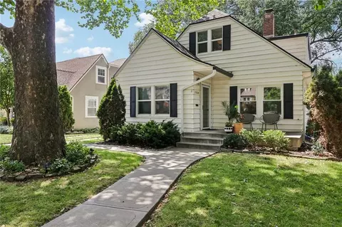 7524 Grand Ave, Kansas City, MO 64114