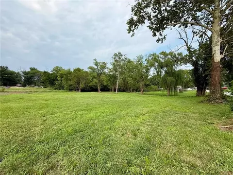 108 E 204 E Cynthia St, Mclouth, KS 66054