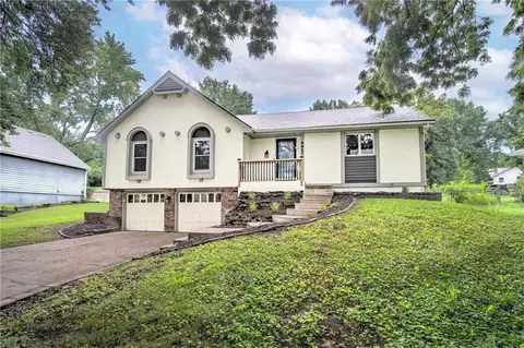 9927 N Harrison Dr, Kansas City, MO 64155