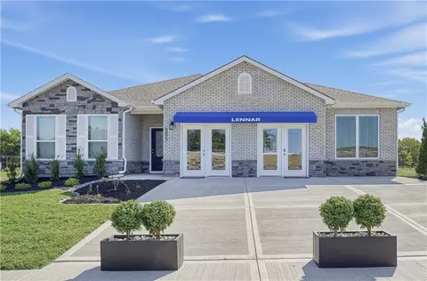 505 SW Edgewood Meadows Dr, Oak Grove, MO 64075