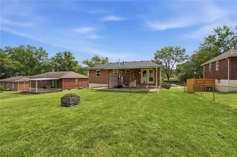 Exterior - 16916 Hart Ave, Independence, MO 64055 photo 7 of 7