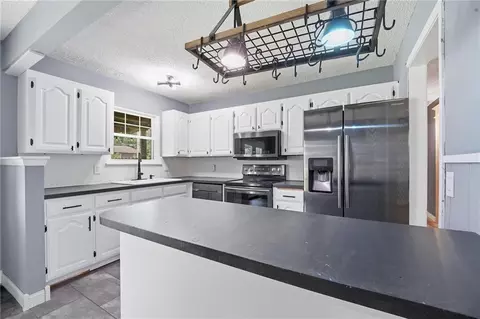 Kitchen - 16916 Hart Ave, Independence, MO 64055 photo 4 of 4