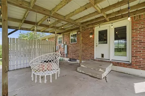 Exterior - 16916 Hart Ave, Independence, MO 64055 photo 3 of 7