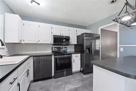 Kitchen - 16916 Hart Ave, Independence, MO 64055 photo 3 of 4