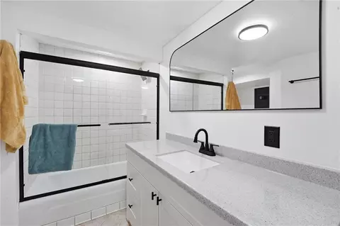 Bath - 16916 Hart Ave, Independence, MO 64055 photo 2 of 2