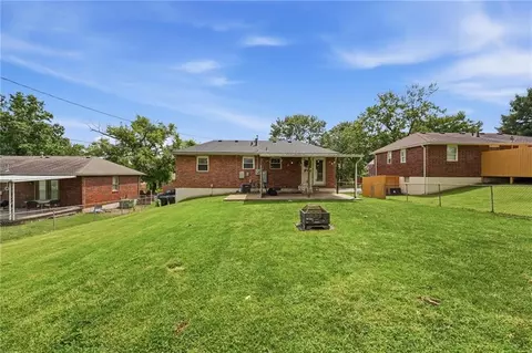 Exterior - 16916 Hart Ave, Independence, MO 64055 photo 6 of 7