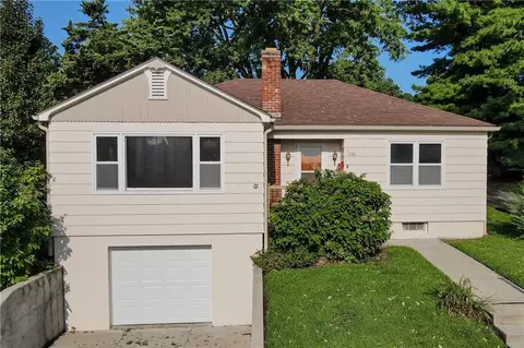 1336 6th St, Leavenworth, KS 66048
