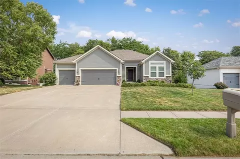 408 Lee Dr, Kearney, MO 64060