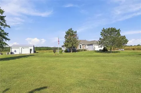 17363 247th St, Tonganoxie, KS 66086