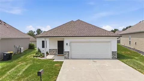 12322 N Pomona Ave, Kansas City, MO 64163