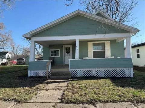 Exterior - 413 W 1st St, Cameron, MO 64429 photo 6 of 6