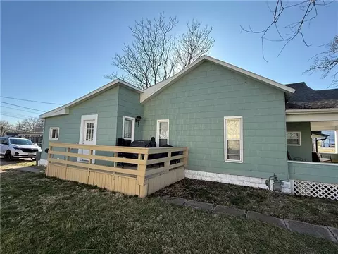 Exterior - 413 W 1st St, Cameron, MO 64429 photo 3 of 6