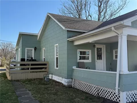 Exterior - 413 W 1st St, Cameron, MO 64429 photo 2 of 6