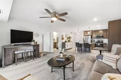 7800 W 123rd St #303, Overland Park, KS 66213