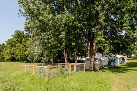 Exterior - 1219 Mound Dr, Atchison, KS 66002 photo 8 of 10