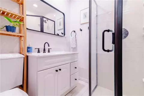 Bath - 1219 Mound Dr, Atchison, KS 66002 photo 6 of 7