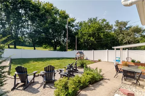 Exterior - 1219 Mound Dr, Atchison, KS 66002 photo 5 of 10