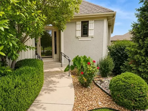 19806 W 100th Ter, Lenexa, KS 66220