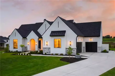 12007 W 173rd Ter, Overland Park, KS 66221
