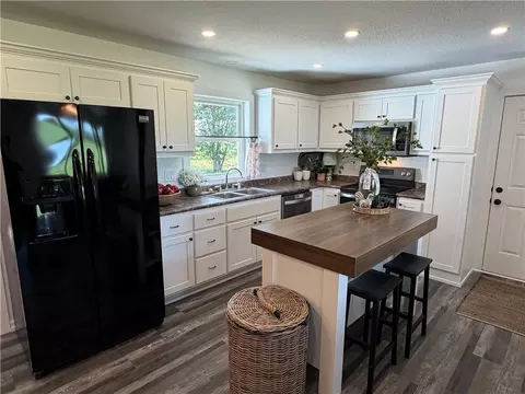Kitchen - 6890 SE Rogers Rd, Cameron, MO 64429 photo 2 of 7