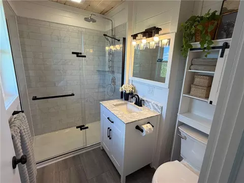 Bath - 6890 SE Rogers Rd, Cameron, MO 64429 photo 7 of 9