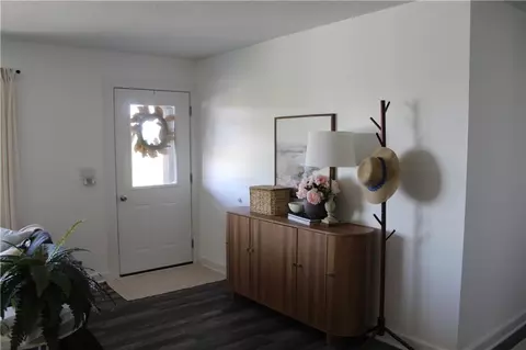 Entry Way - 6890 SE Rogers Rd, Cameron, MO 64429 photo 1 of 7